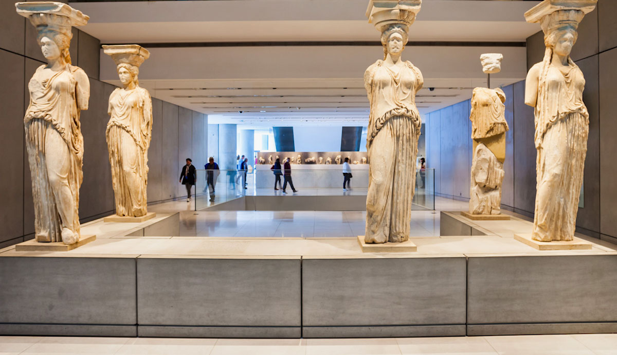 Guided walking tour at the Parthenon